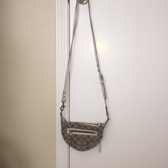 Coach Signature C crossbody bag! - Picture 2 of 2